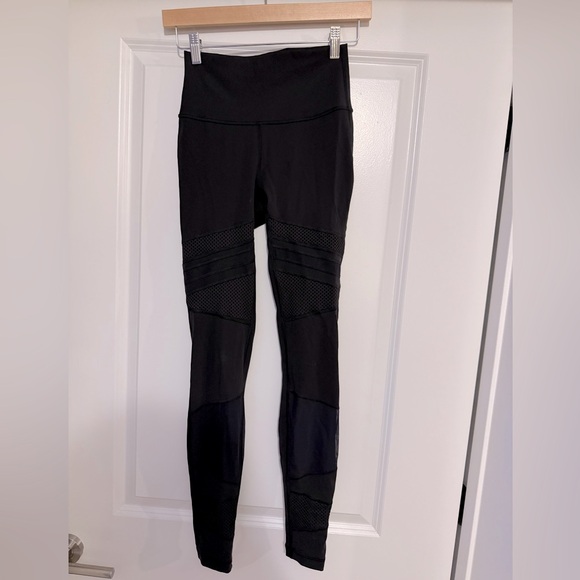 Lululemon Black High-Waisted Patterned Leggings - Picture 1 of 6